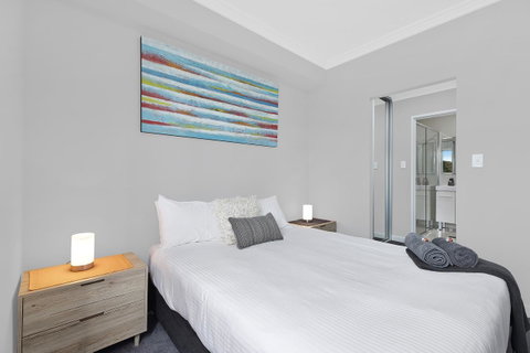 Lakeside Waterfront Apartment The Entrance - New South Wales Tourism  8