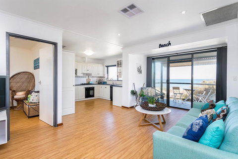 Blissful Beachfront Beachouse - New South Wales Tourism  7