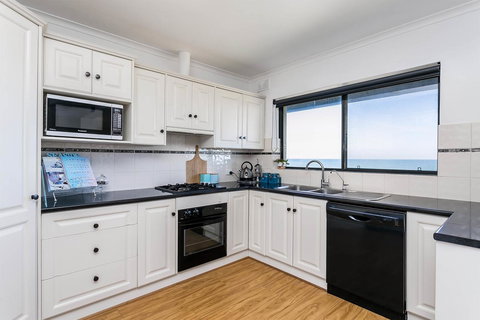 Blissful Beachfront Beachouse - New South Wales Tourism  8