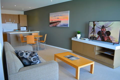 Wallaroo Marina Luxury Apartment - New South Wales Tourism  9
