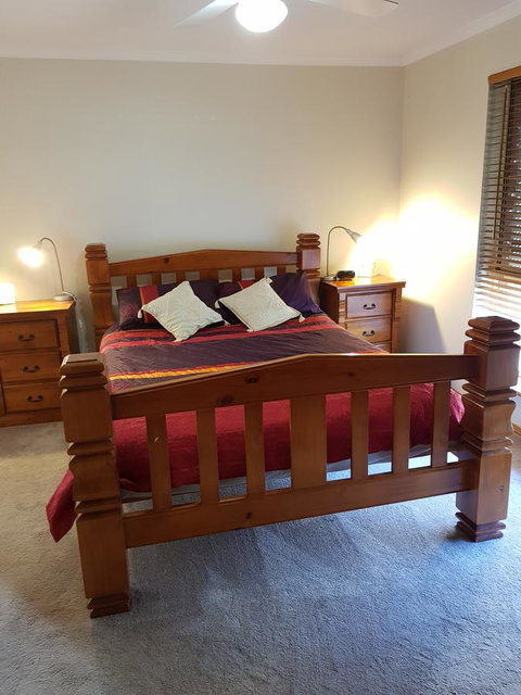 Frog Song At Willunga - New South Wales Tourism  2