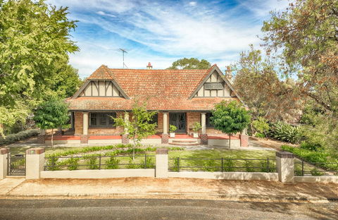 The Tudor House - New South Wales Tourism  0