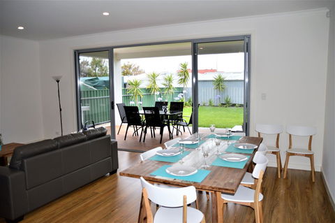 Eastern Breeze - New South Wales Tourism  3