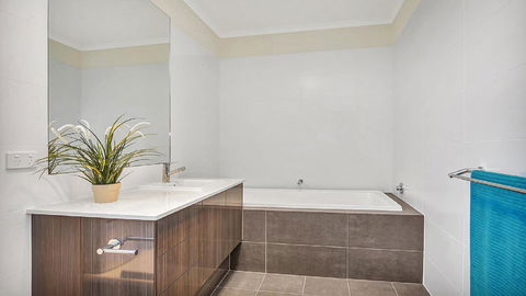Eastern Breeze - New South Wales Tourism  18