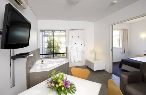 Majestic Oasis Apartments - New South Wales Tourism  14
