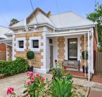 A Rose by the Park - New South Wales Tourism 