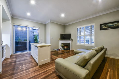 Aloha Central Luxury Apartments - New South Wales Tourism  3