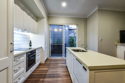 Aloha Central Luxury Apartments - New South Wales Tourism  10