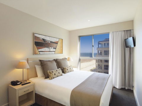 Oaks Glenelg Plaza Pier Suites - New South Wales Tourism  2