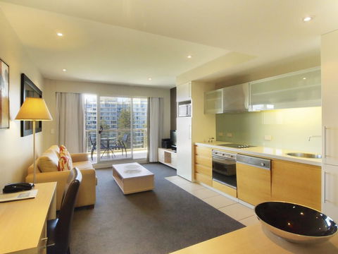 Oaks Glenelg Plaza Pier Suites - New South Wales Tourism  6
