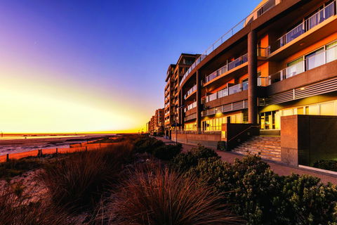 Oaks Glenelg Plaza Pier Suites - New South Wales Tourism  0