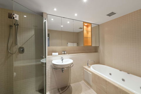 Oaks Glenelg Plaza Pier Suites - New South Wales Tourism  3