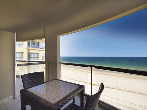 Oaks Glenelg Plaza Pier Suites - New South Wales Tourism  4