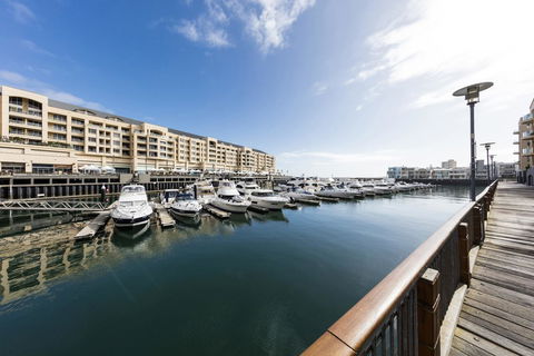 Oaks Glenelg Liberty Suites - New South Wales Tourism  15