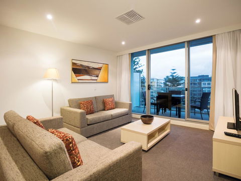 Oaks Glenelg Liberty Suites - New South Wales Tourism  16