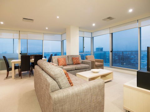 Oaks Glenelg Liberty Suites - New South Wales Tourism  18
