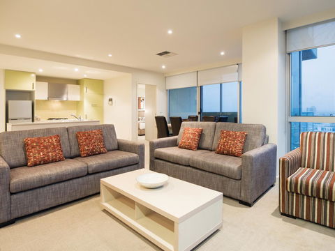 Oaks Glenelg Liberty Suites - New South Wales Tourism  25