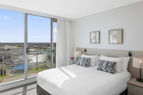 Oaks Glenelg Liberty Suites - New South Wales Tourism  34