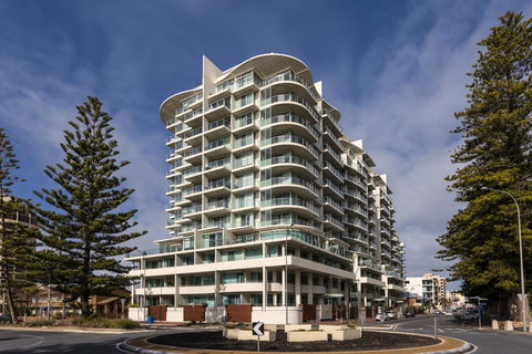 Oaks Glenelg Liberty Suites - New South Wales Tourism  0