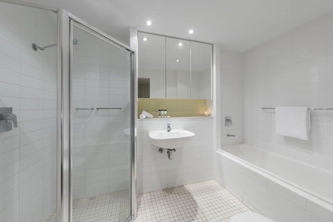 Oaks Glenelg Liberty Suites - New South Wales Tourism  28