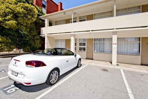 Glenelg Oasis Studios - New South Wales Tourism  17