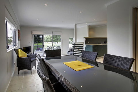 Tasman Beachside Apartment - New South Wales Tourism  5