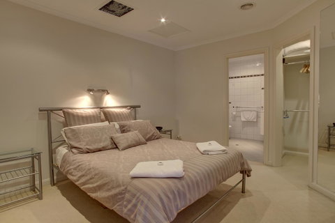 Tasman Beachside Apartment - New South Wales Tourism  6