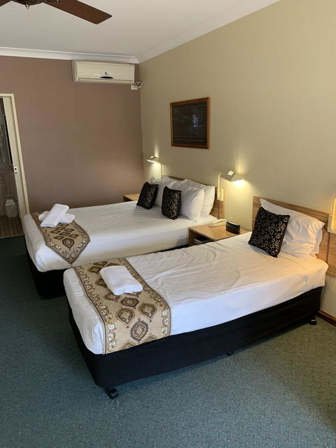 Cumberland Motor Inn - New South Wales Tourism  9