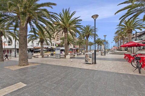Glenelg Seaside Apartment - New South Wales Tourism  8