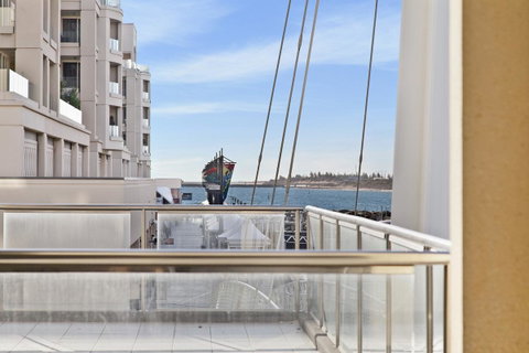Glenelg Seaside Apartment - New South Wales Tourism  0