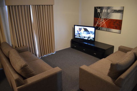 Arkana Motor Inn & Terrace Apartments - New South Wales Tourism  4
