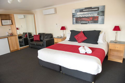 Arkana Motor Inn & Terrace Apartments - New South Wales Tourism  7