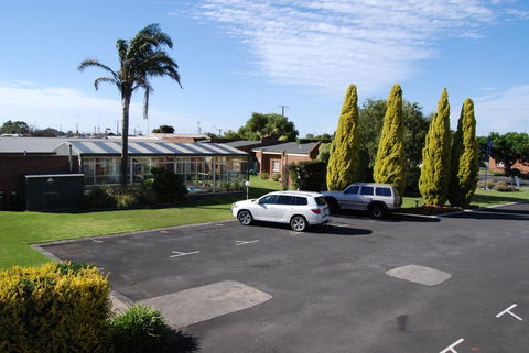 Arkana Motor Inn & Terrace Apartments - New South Wales Tourism  33