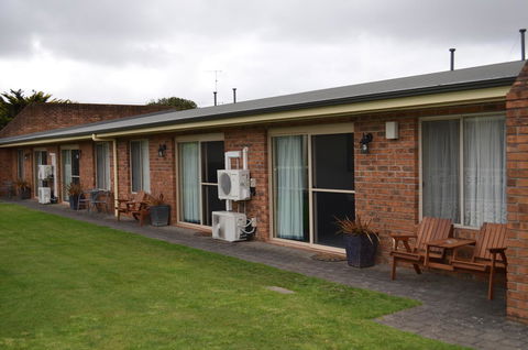 Arkana Motor Inn & Terrace Apartments - New South Wales Tourism  15