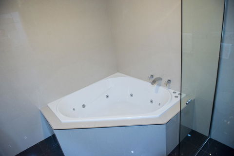 Arkana Motor Inn & Terrace Apartments - New South Wales Tourism  17