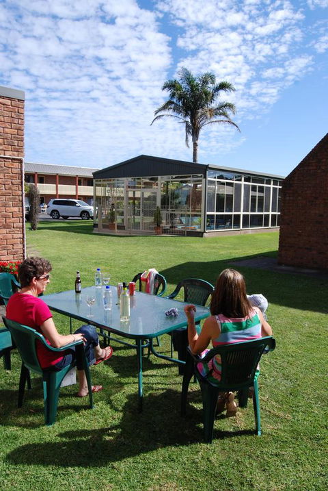 Arkana Motor Inn & Terrace Apartments - New South Wales Tourism  12