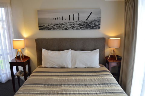 Arkana Motor Inn & Terrace Apartments - New South Wales Tourism  5