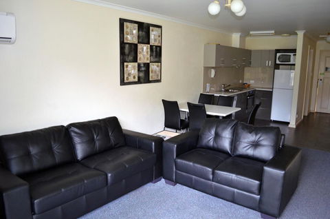 Arkana Motor Inn & Terrace Apartments - New South Wales Tourism  34