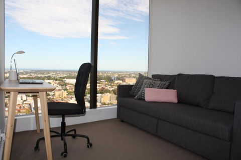 Modern CBD Apartment With Panoramic View - New South Wales Tourism  4