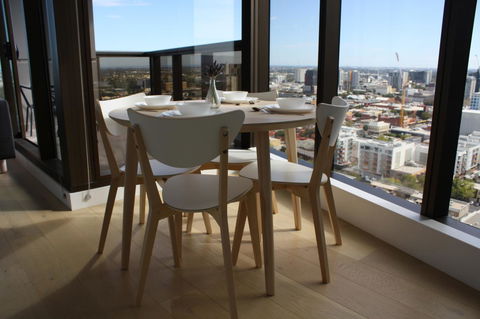 Modern CBD Apartment With Panoramic View - New South Wales Tourism  1
