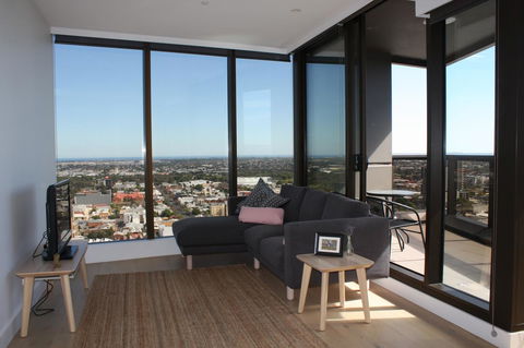 Modern CBD Apartment With Panoramic View - New South Wales Tourism  10
