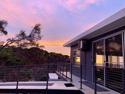 Sunrise On Falie Seaview Eco Accommodation - New South Wales Tourism  9