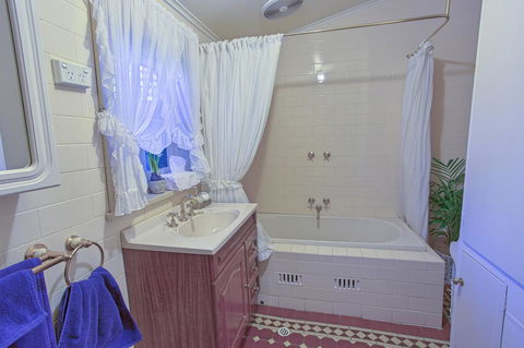 Tanunda Cottages - New South Wales Tourism  14
