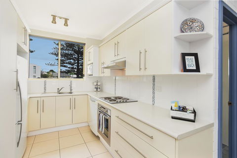 The Dolphins Beachfront Apartments - New South Wales Tourism  12