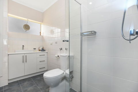 The Dolphins Beachfront Apartments - New South Wales Tourism  15
