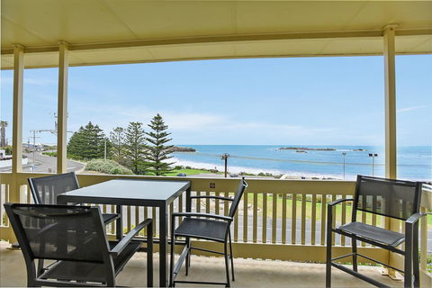 The Dolphins Beachfront Apartments - New South Wales Tourism  9