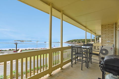 The Dolphins Beachfront Apartments - New South Wales Tourism  10