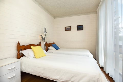 The Dolphins Beachfront Apartments - New South Wales Tourism  8