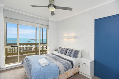 The Dolphins Beachfront Apartments - New South Wales Tourism  14