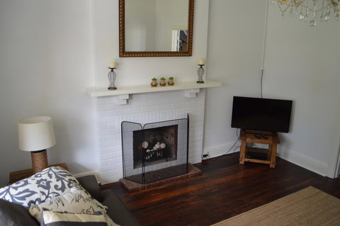 Two Cow Cottage Bed & Breakfast - New South Wales Tourism  11